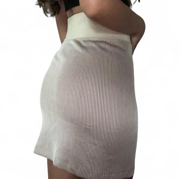 Nike Women's Cream and Black Pencil Skirt - Picture 3 of 3